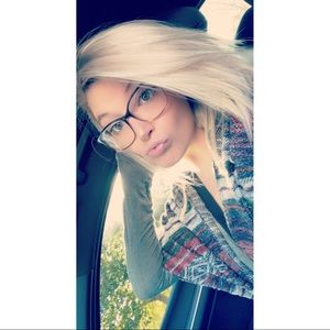 Meet your Posher, Alexis